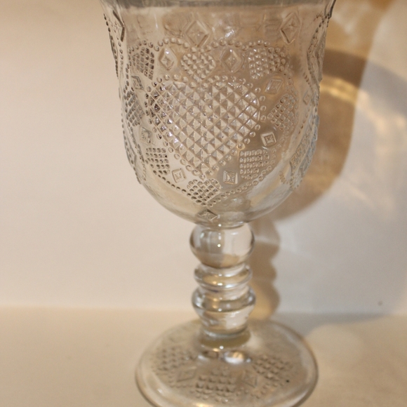 1978 Avon Fostoria clear glass hearts diamonds goblet, ( glows under blacklight) - Picture 4 of 5